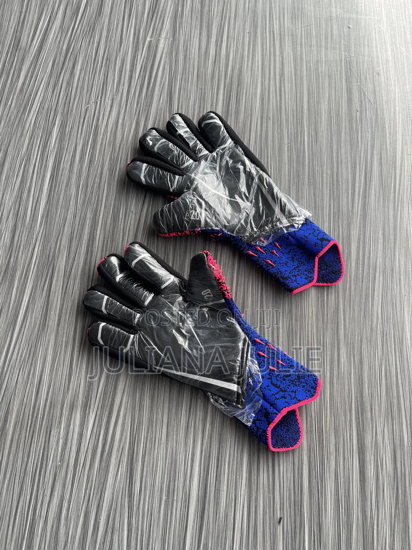 Original Goalkeeper Gloves Available at Cool Price