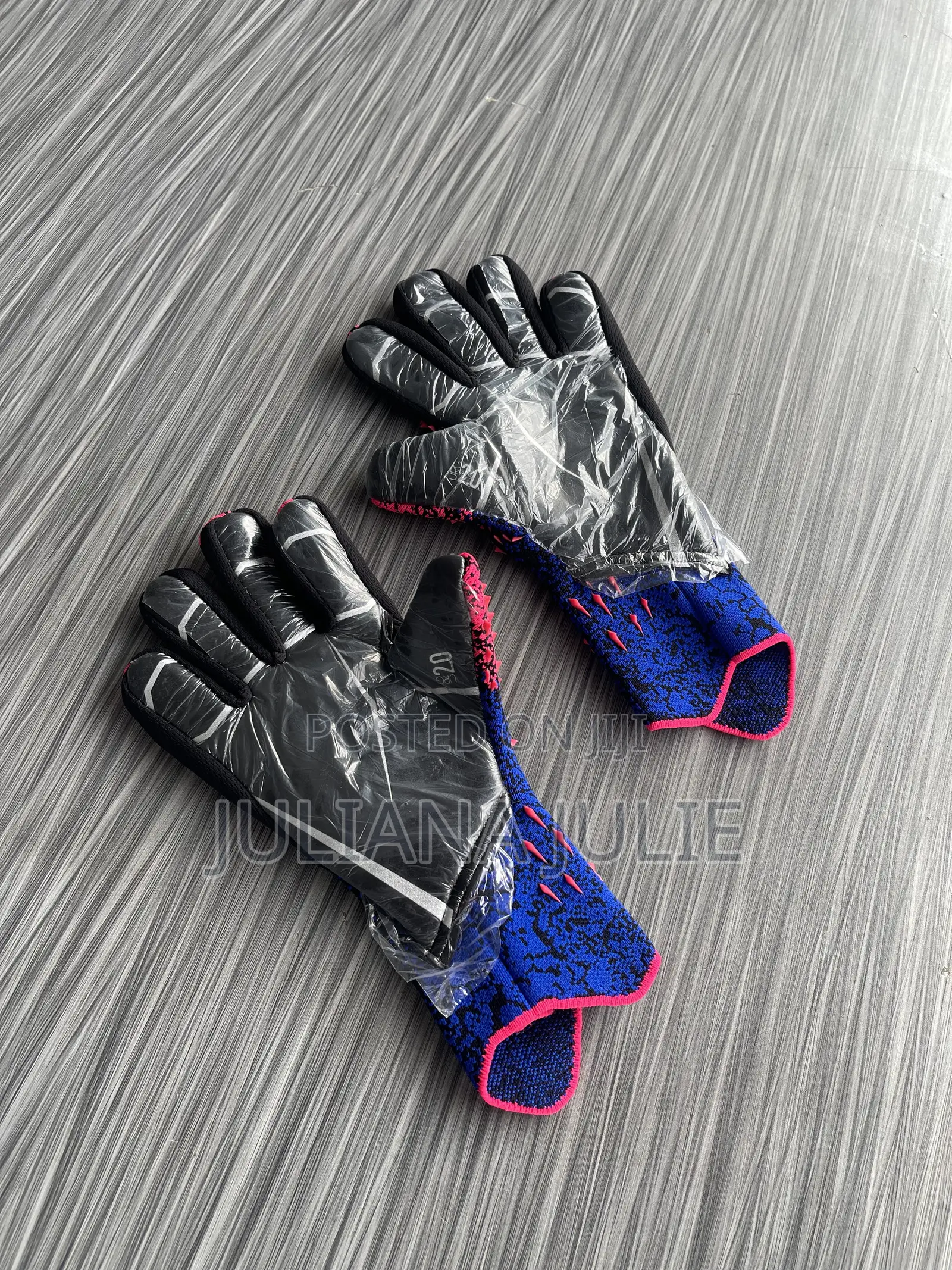 Original Goalkeeper Gloves Available at Cool Price