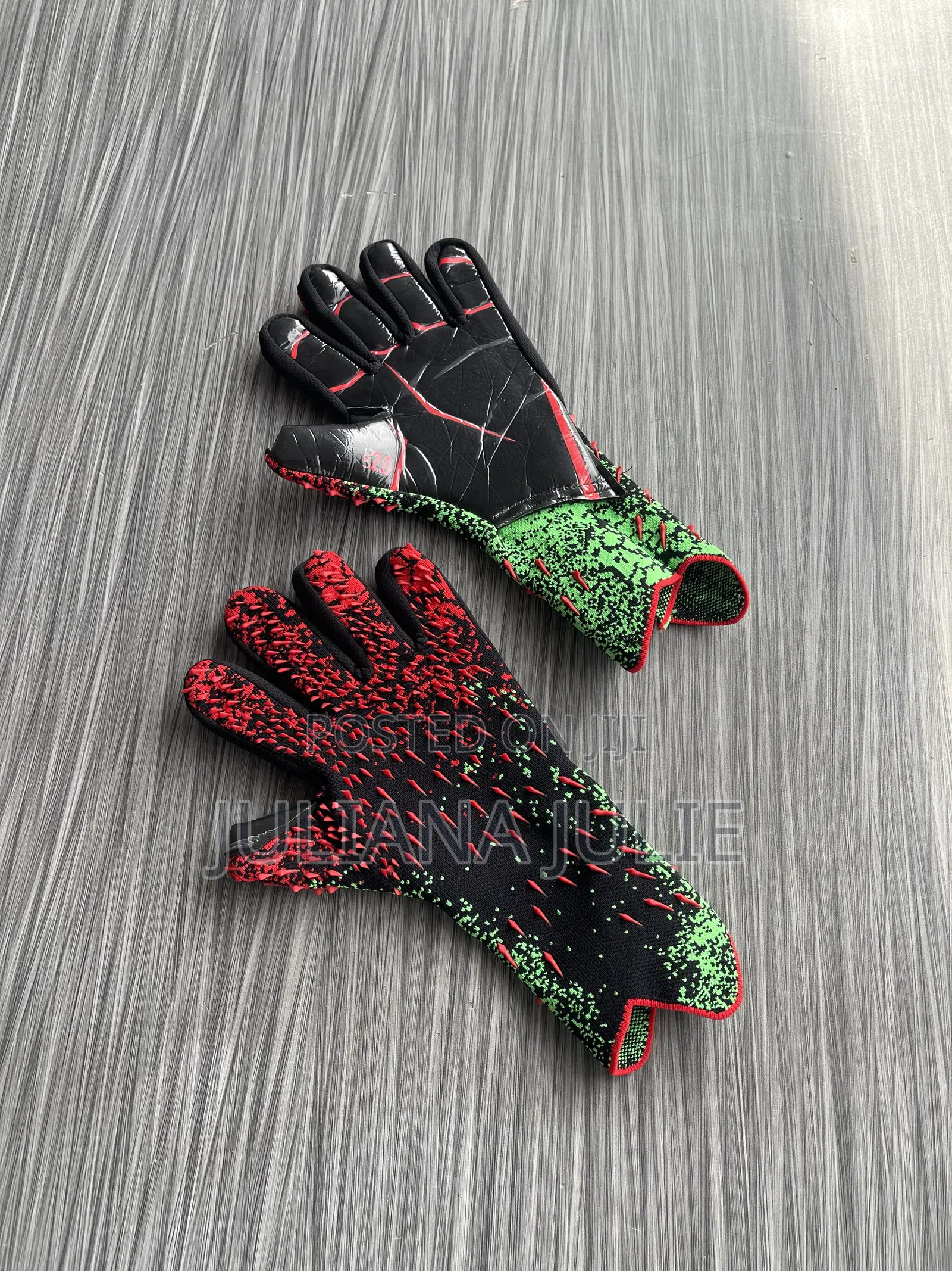 Original Goalkeeper Gloves Available at Cool Price