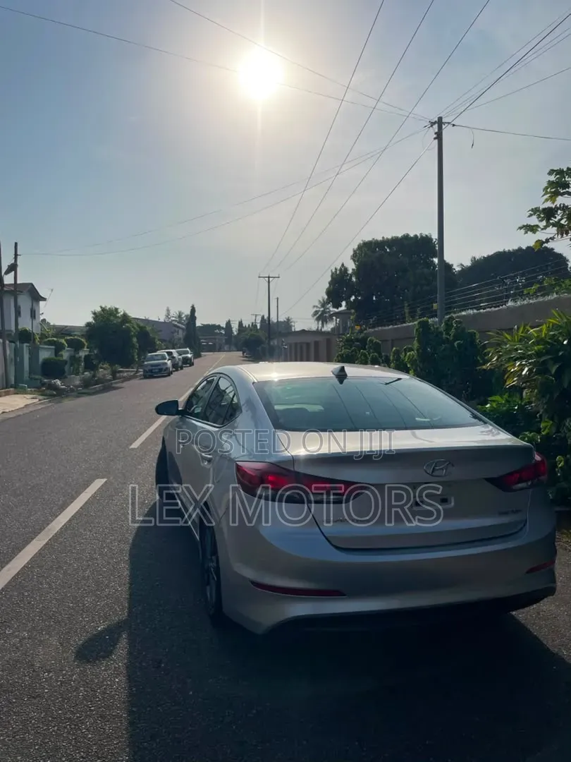 Hyundai Elantra 2017 Silver