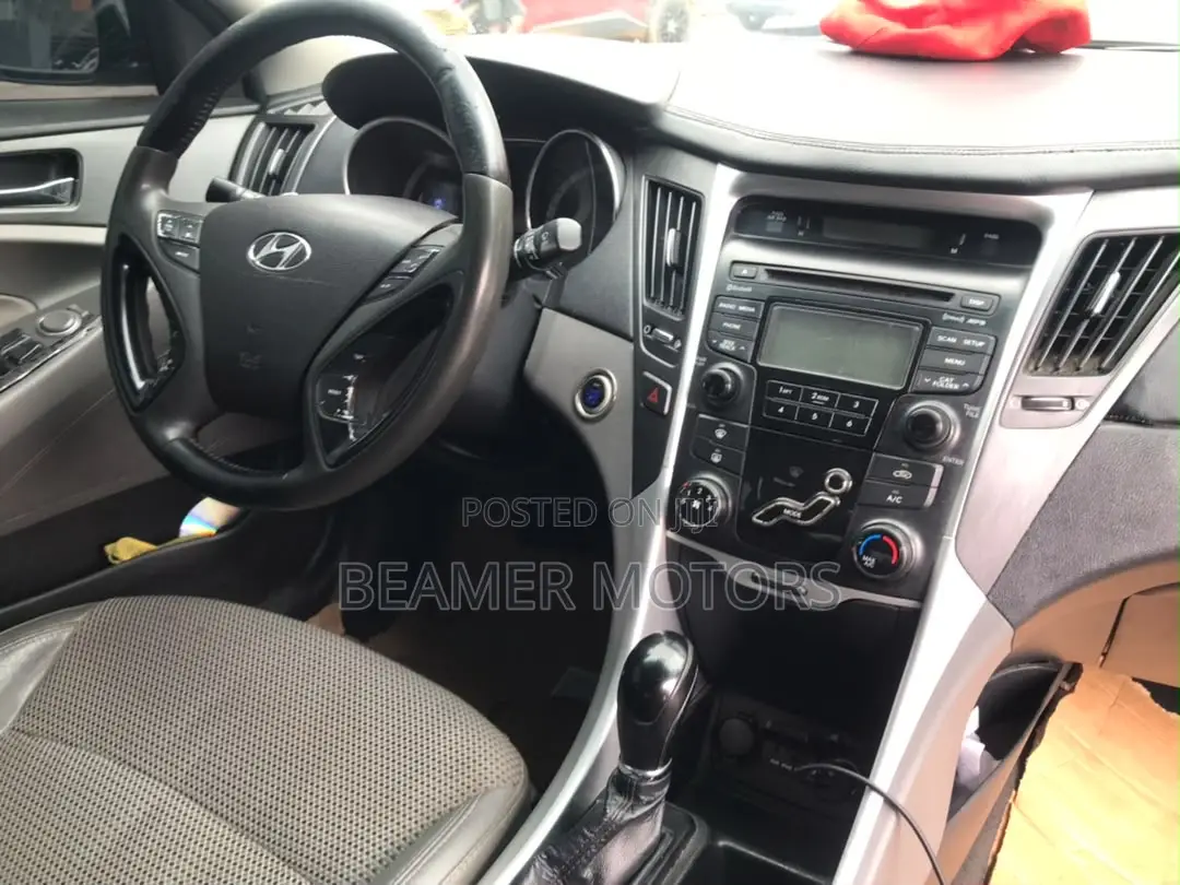 Hyundai Sonata SE Sedan FWD (2.4L 4cyl 6A) 2013 Black