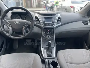 Hyundai Elantra SE Sedan FWD (1.8L 4cyl 6A) 2016 Gray