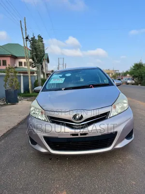 Toyota Vitz 2013 Silver