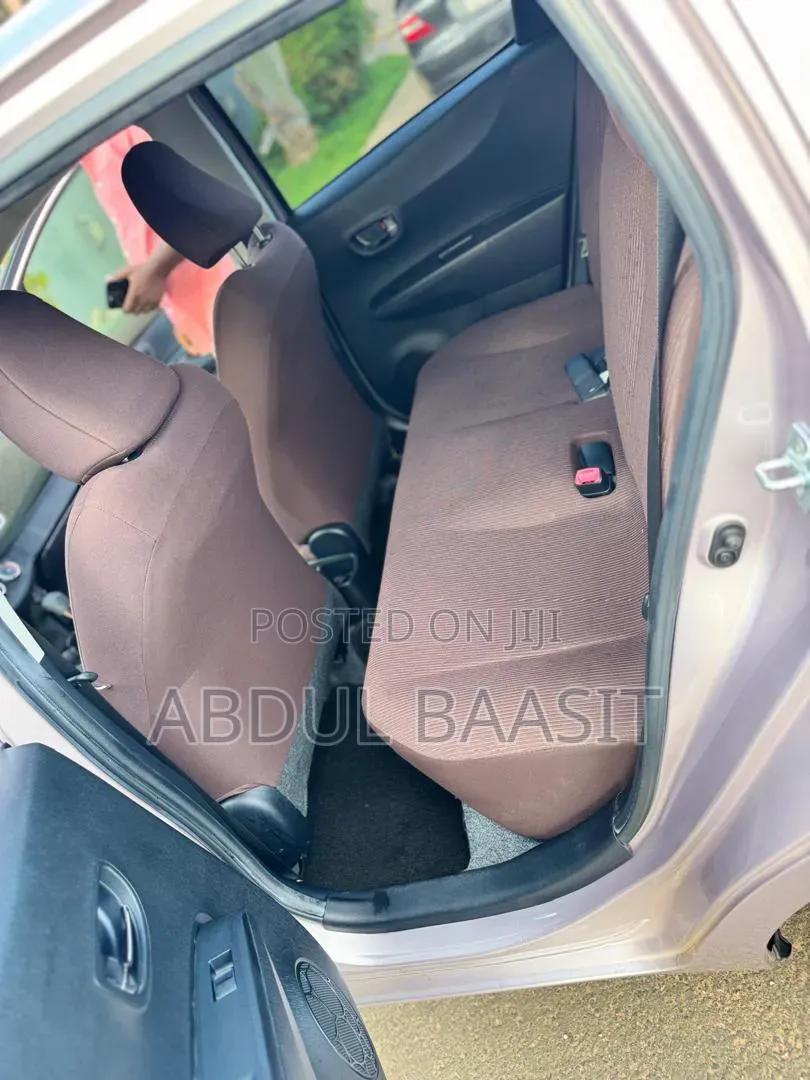 Toyota Vitz 2013 Silver