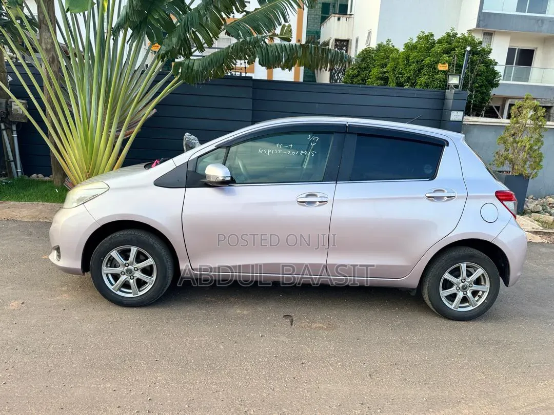 Toyota Vitz 2013 Silver