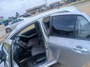 Toyota Vitz 2010 Silver