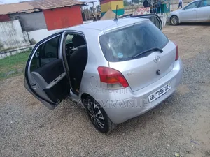 Toyota Vitz 2010 Silver