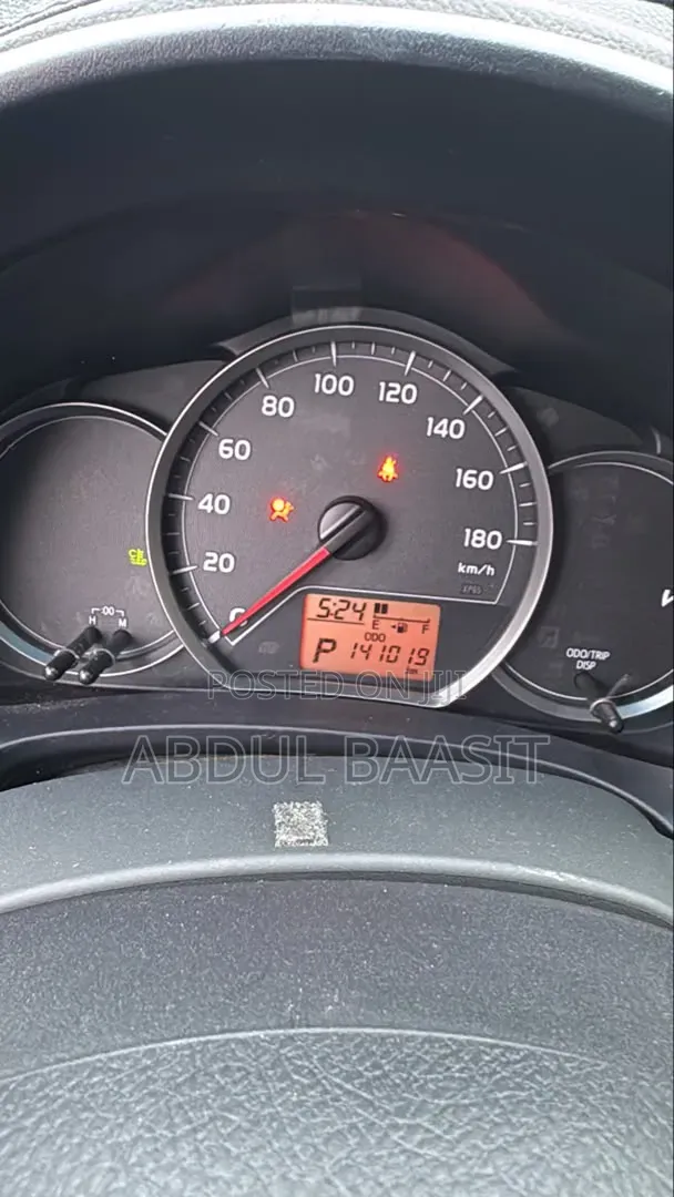 Toyota Vitz 2013 Silver