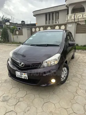 Toyota Vitz 1.3 AWD 5dr 2012 Purple