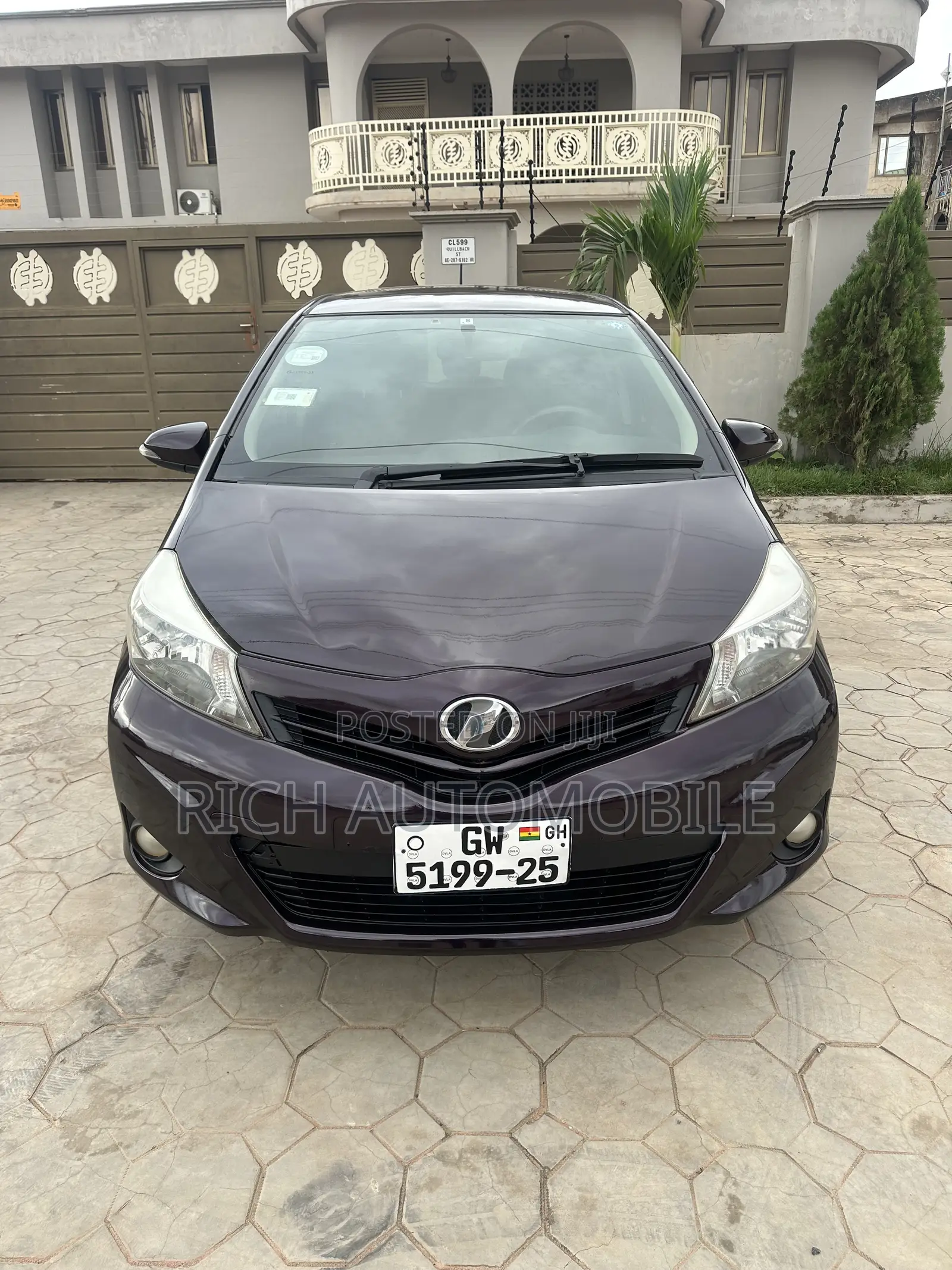 Toyota Vitz 1.3 AWD 5dr 2012 Purple