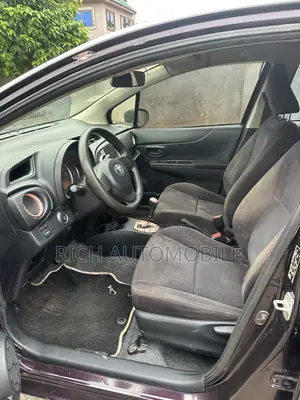 Toyota Vitz 1.3 AWD 5dr 2012 Purple
