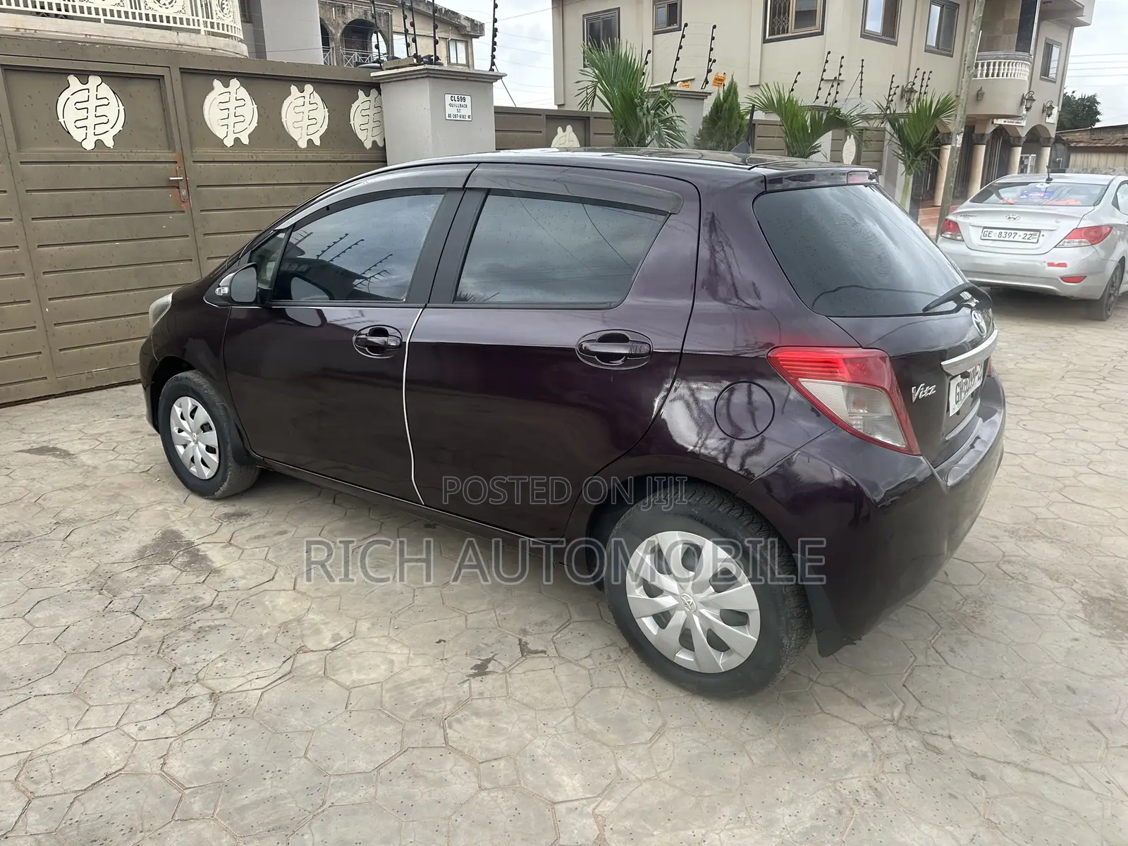 Toyota Vitz 1.3 AWD 5dr 2012 Purple