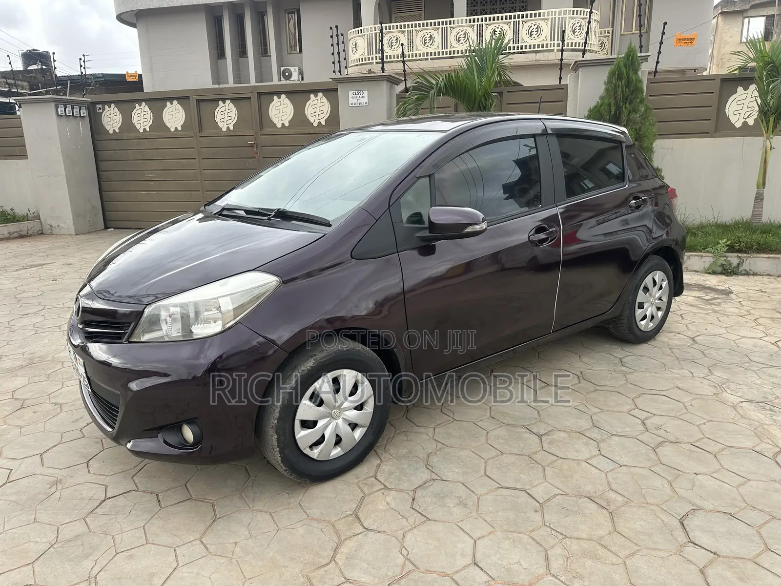 Toyota Vitz 1.3 AWD 5dr 2012 Purple