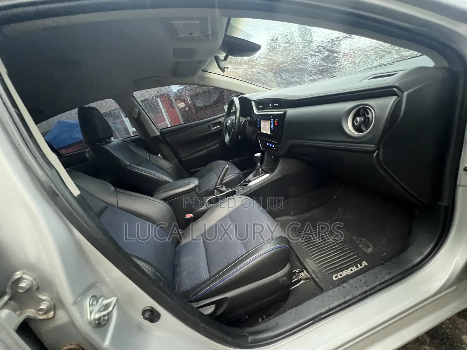 Toyota Corolla SE (1.8L 4cyl 6M) 2018 Silver