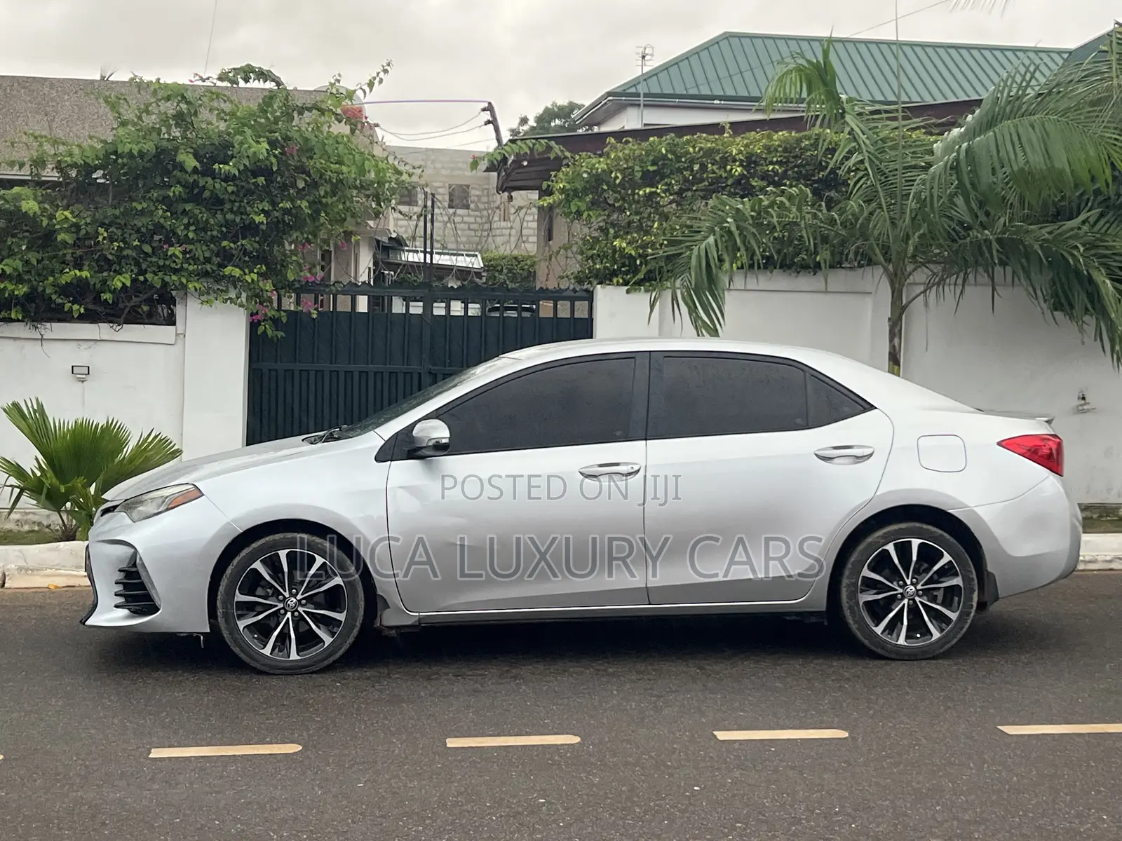 Toyota Corolla SE (1.8L 4cyl 6M) 2018 Silver