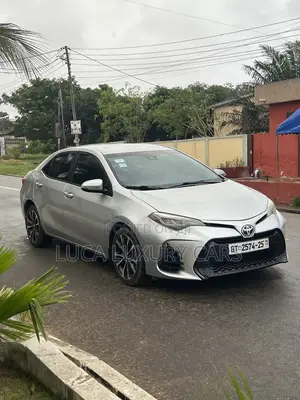 Toyota Corolla SE (1.8L 4cyl 6M) 2018 Silver