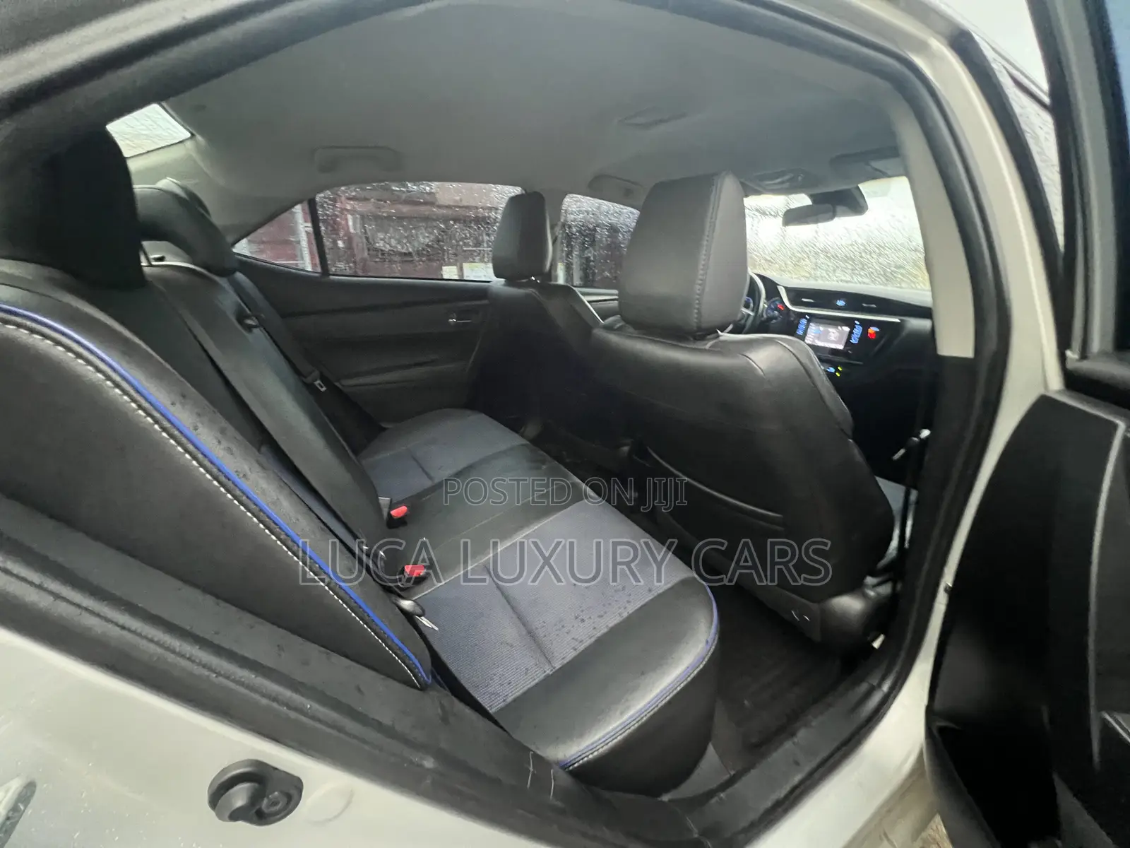 Toyota Corolla SE (1.8L 4cyl 6M) 2018 Silver