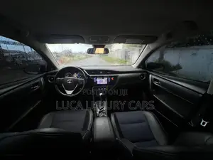 Toyota Corolla SE (1.8L 4cyl 6M) 2018 Silver