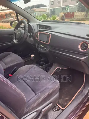 Toyota Vitz 1.3 AWD 5dr 2013 Burgundy