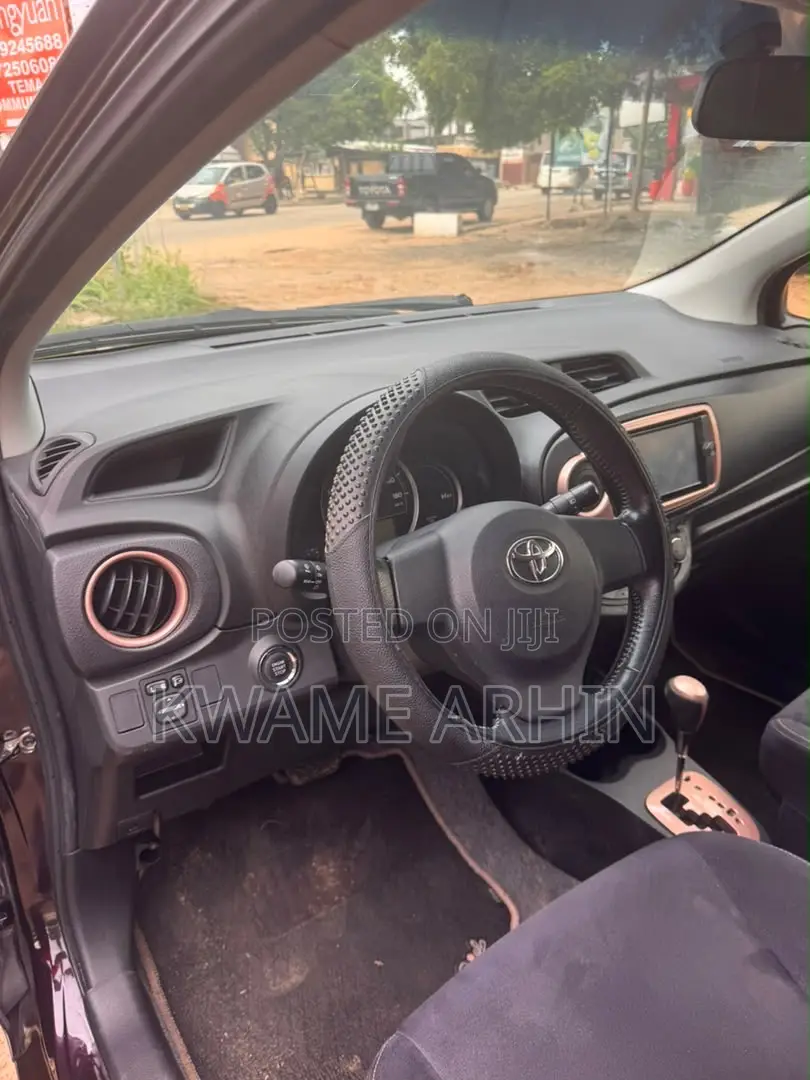 Toyota Vitz 1.3 AWD 5dr 2013 Burgundy