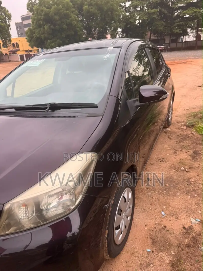Toyota Vitz 1.3 AWD 5dr 2013 Burgundy