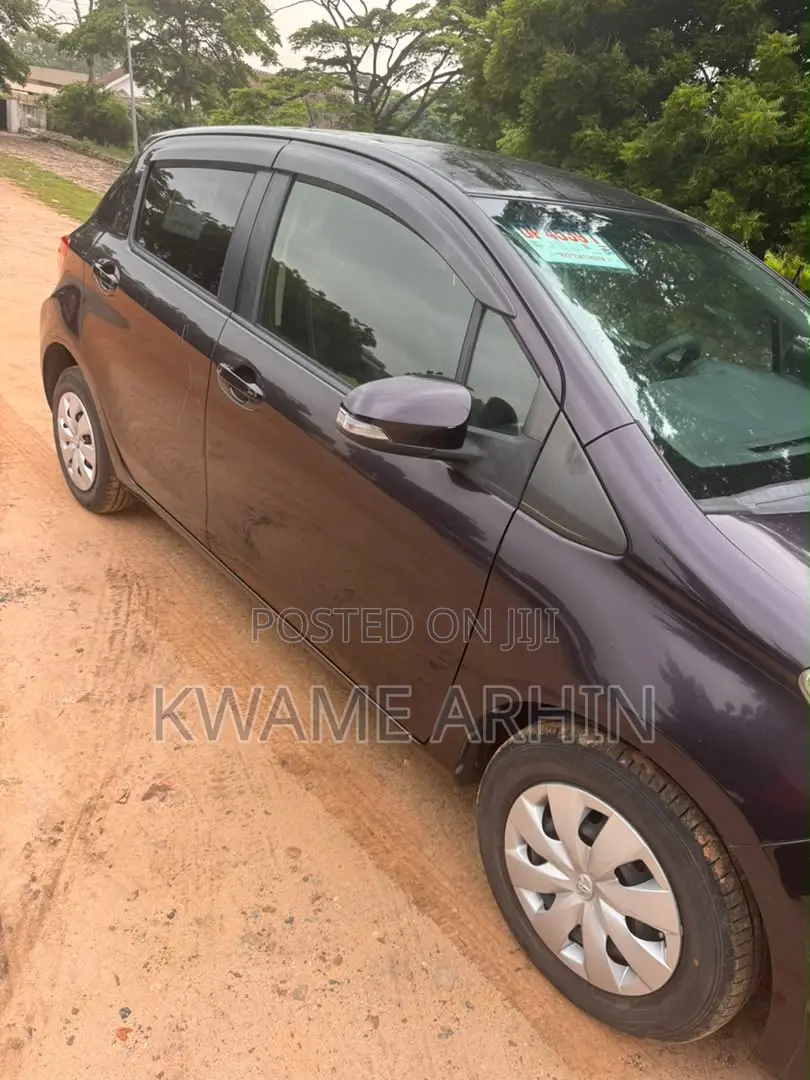 Toyota Vitz 1.3 AWD 5dr 2013 Burgundy