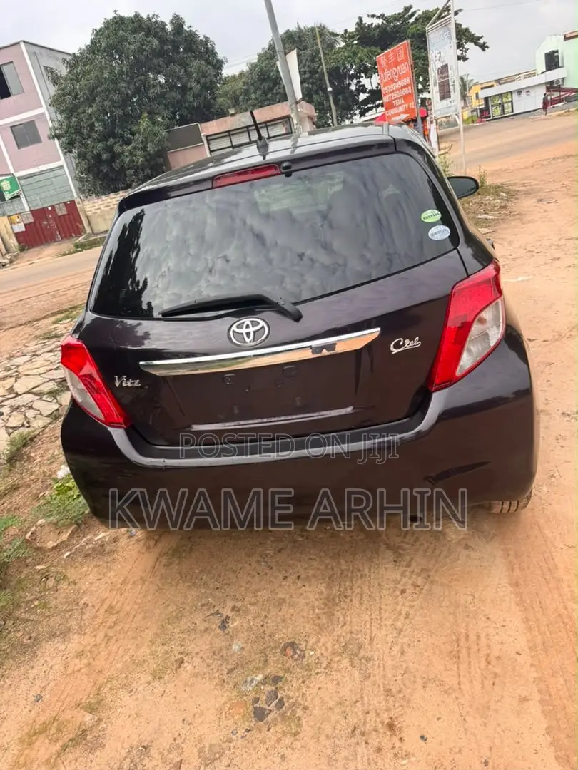 Toyota Vitz 1.3 AWD 5dr 2013 Burgundy