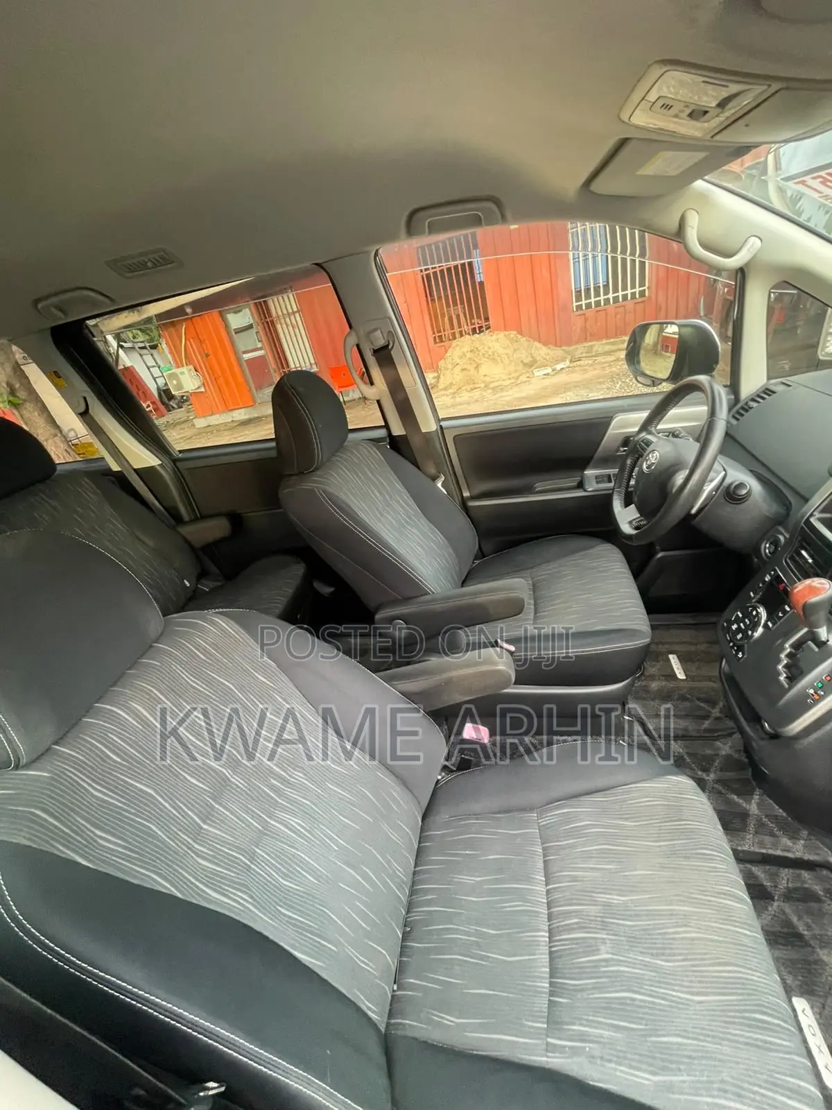 Toyota Voxy ZS Kirameki II 4WD 7-Seater 2012 Gray