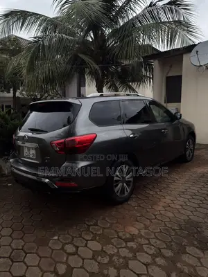 Nissan Pathfinder SV 2018 Gray