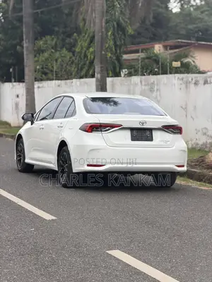 Toyota Corolla LE 2024 White