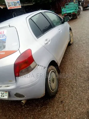 Toyota Vitz 2010 Silver
