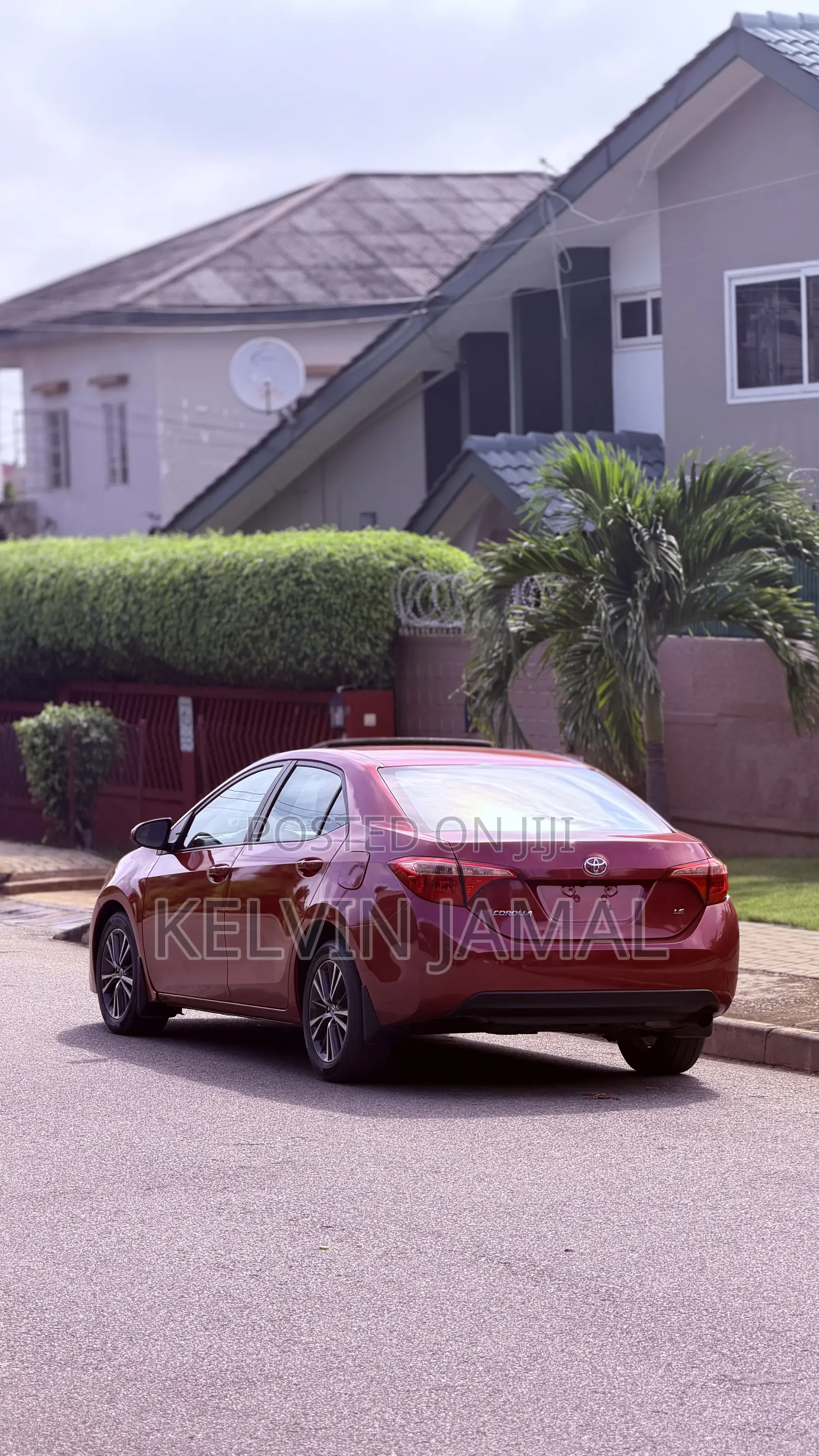 Toyota Corolla LE Eco (1.8L 4cyl 2A) 2019 Red