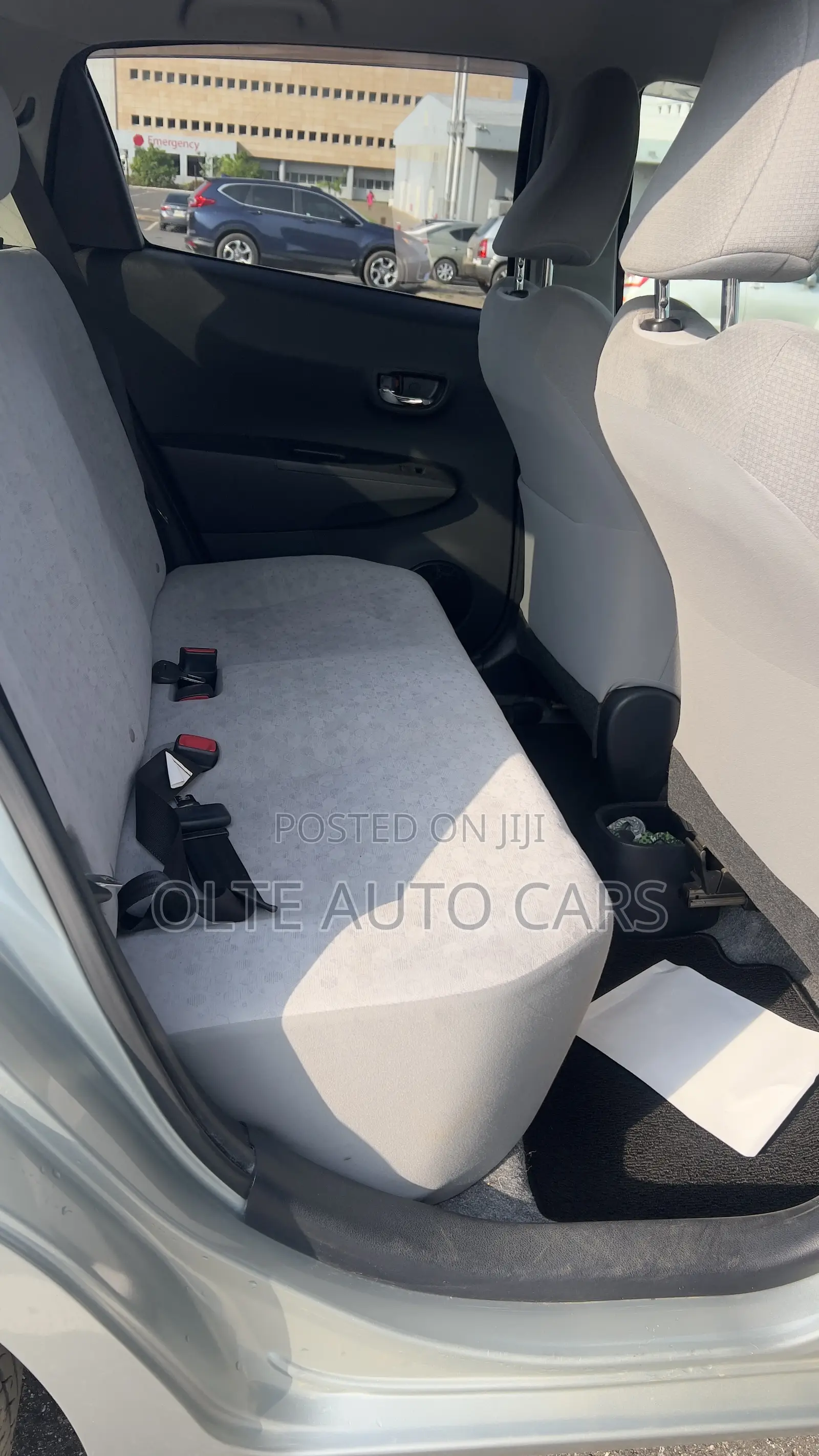 Toyota Vitz 1.5 FWD 5dr 2011 Silver
