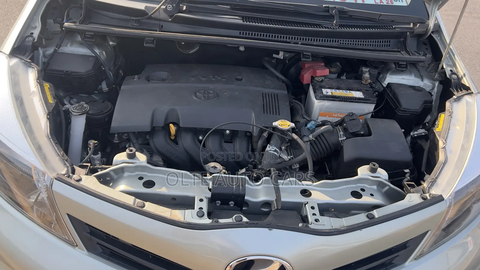 Toyota Vitz 1.5 FWD 5dr 2011 Silver