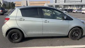 Toyota Vitz 1.5 FWD 5dr 2011 Silver