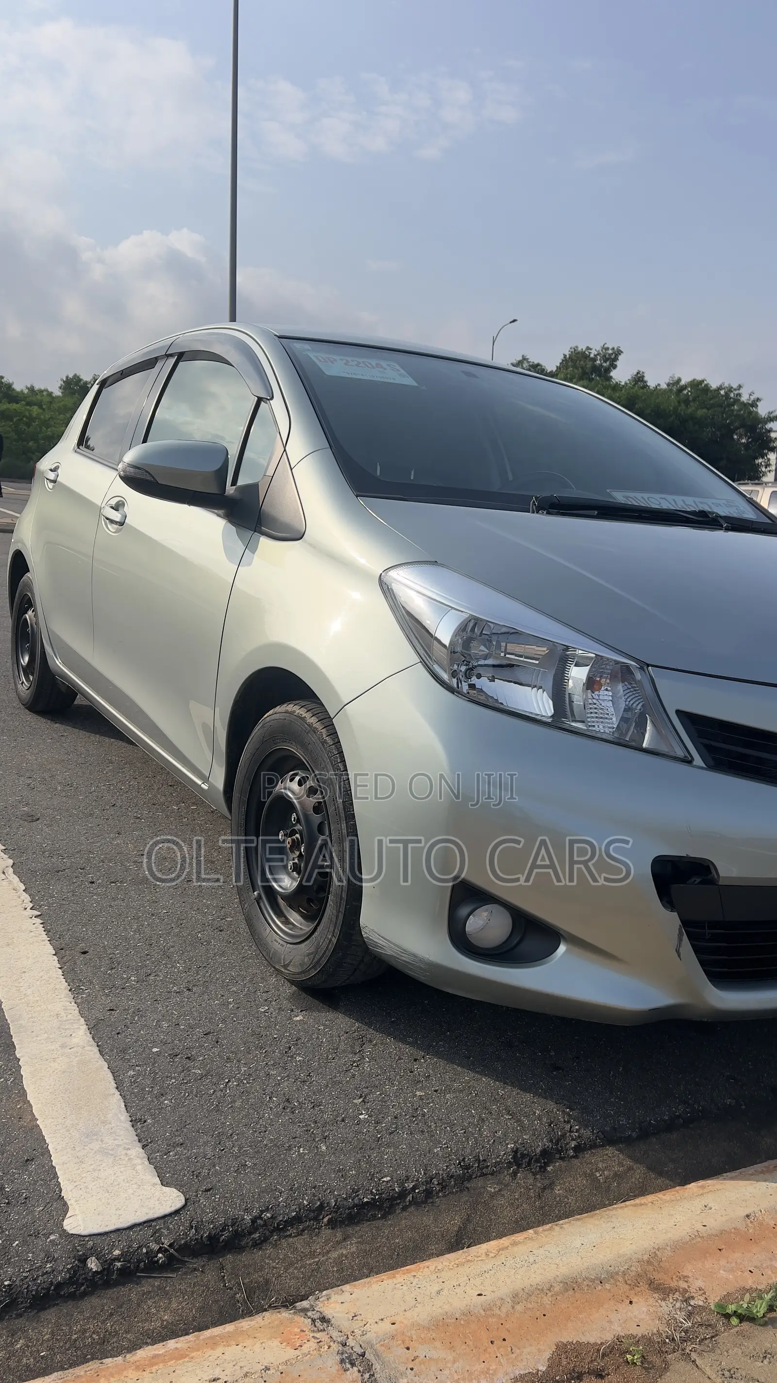 Toyota Vitz 1.5 FWD 5dr 2011 Silver