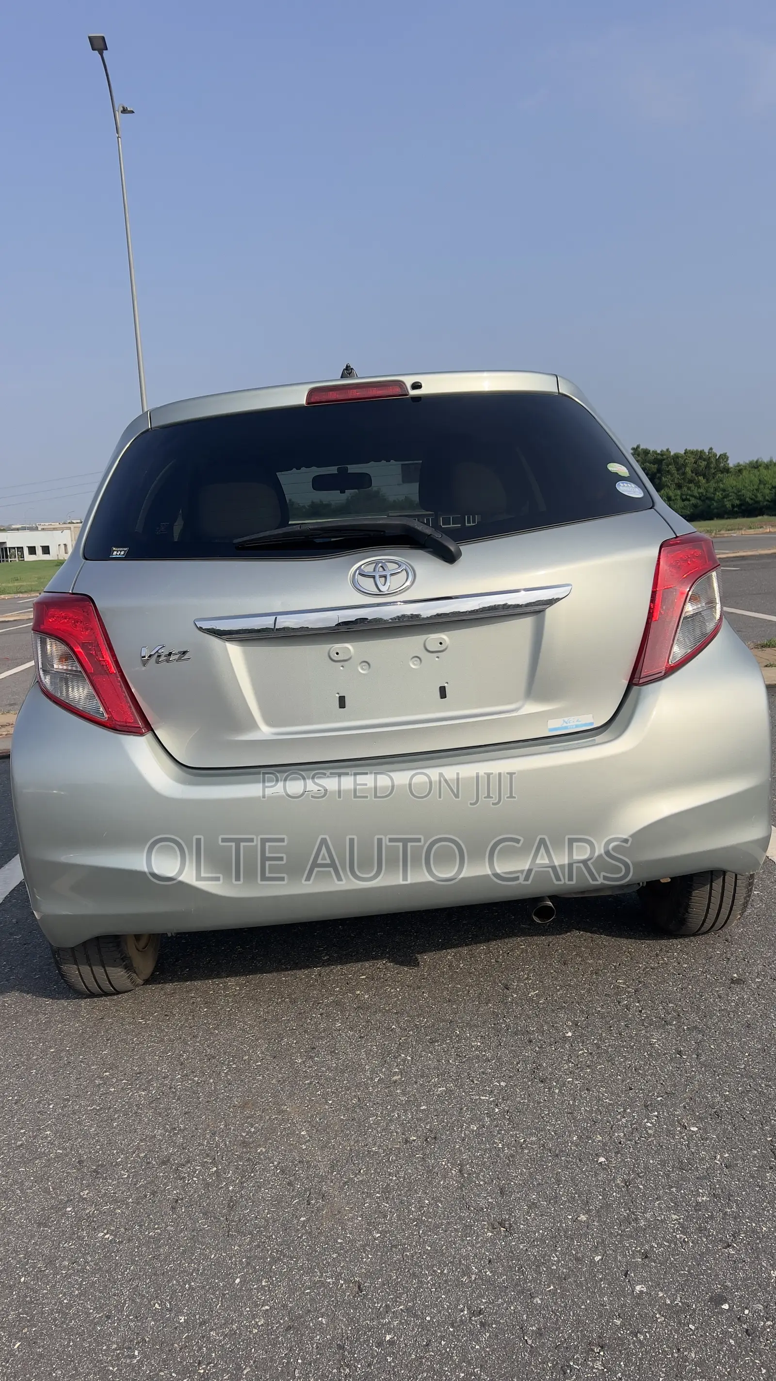 Toyota Vitz 1.5 FWD 5dr 2011 Silver