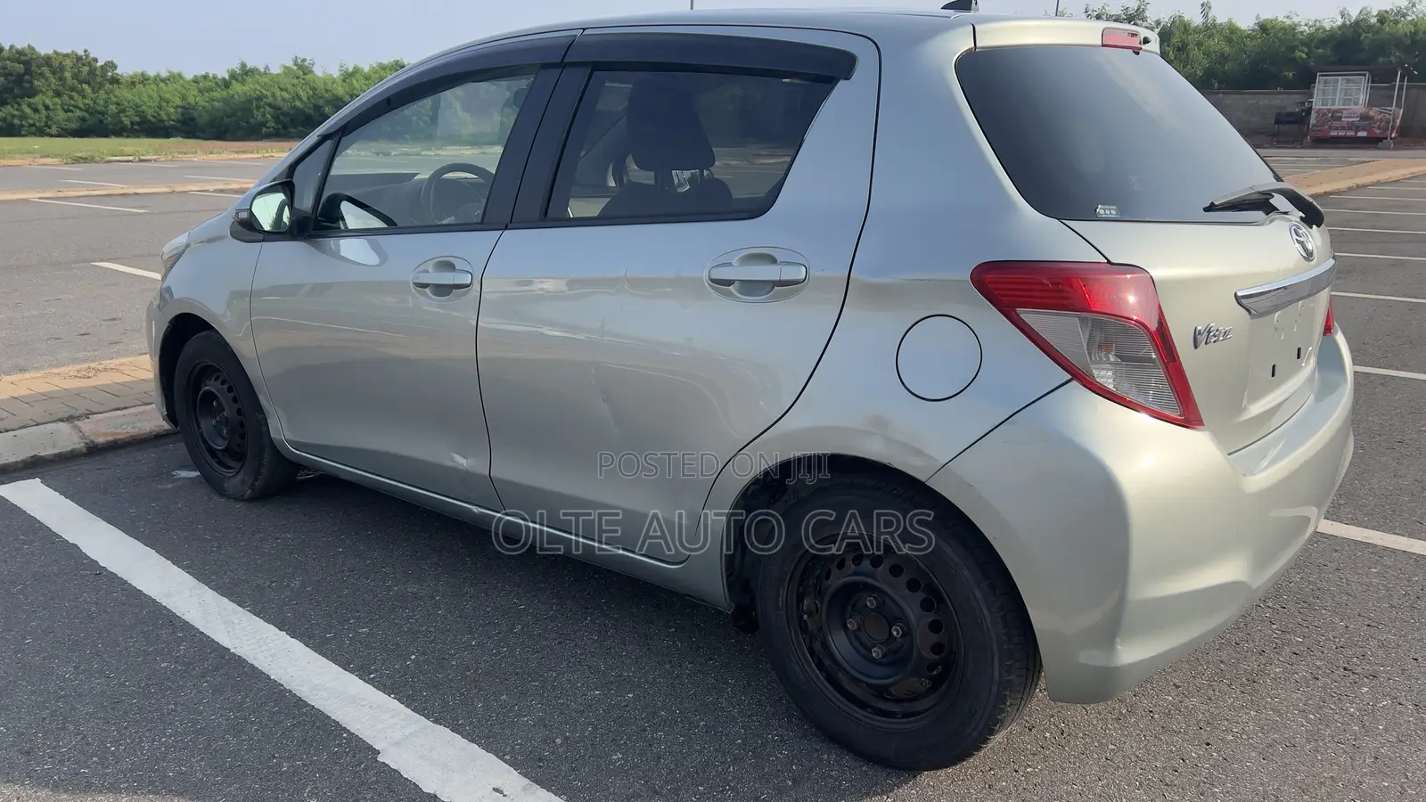 Toyota Vitz 1.5 FWD 5dr 2011 Silver