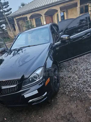 Mercedes-Benz C250 2014 Black