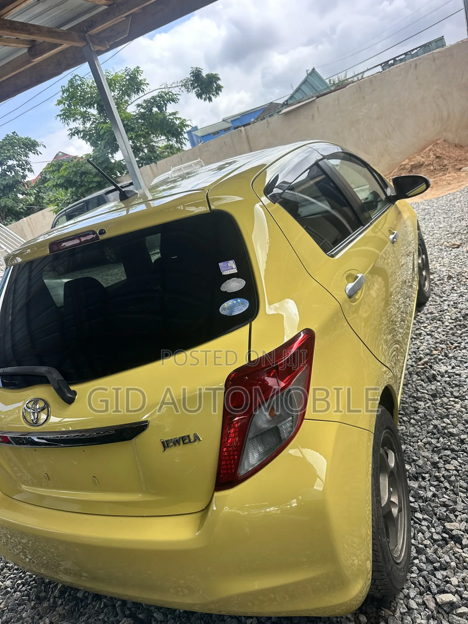 Toyota Vitz 2012 Yellow