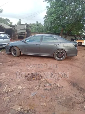 Toyota Camry LE 4dr Sedan w/Prod. End 11/13 (2.5L 4cyl 6A) 2014 Gray