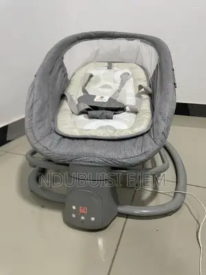 Electronic Baby Rocker/Swinger