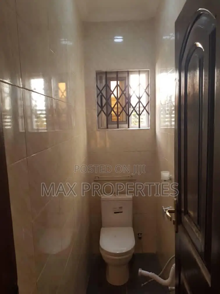 3bdrm House in Old Ashomang for sale