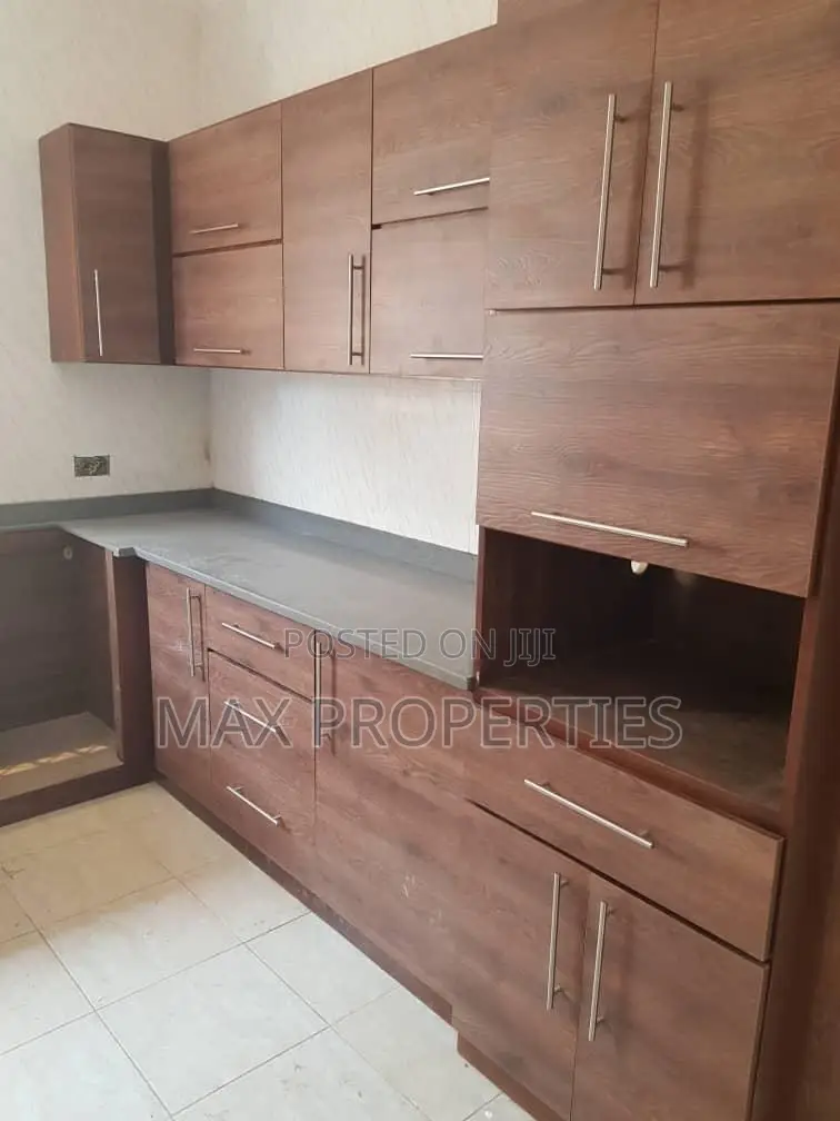 3bdrm House in Old Ashomang for sale