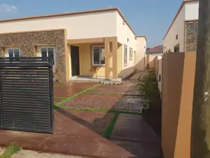 3bdrm House in Old Ashomang for sale