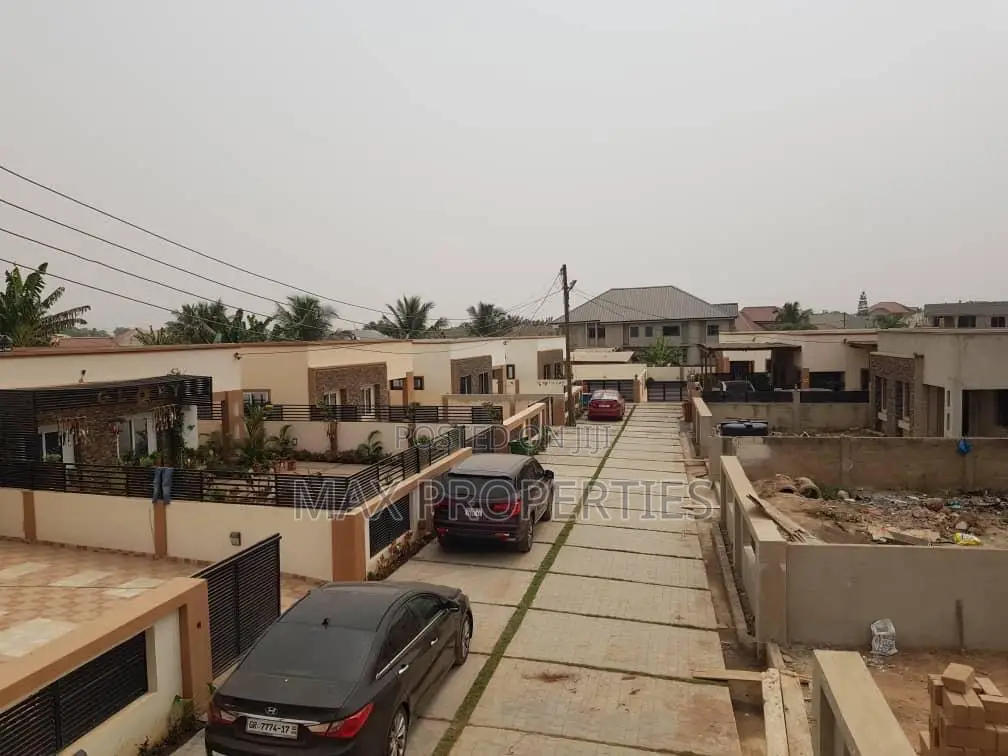 3bdrm House in Old Ashomang for sale