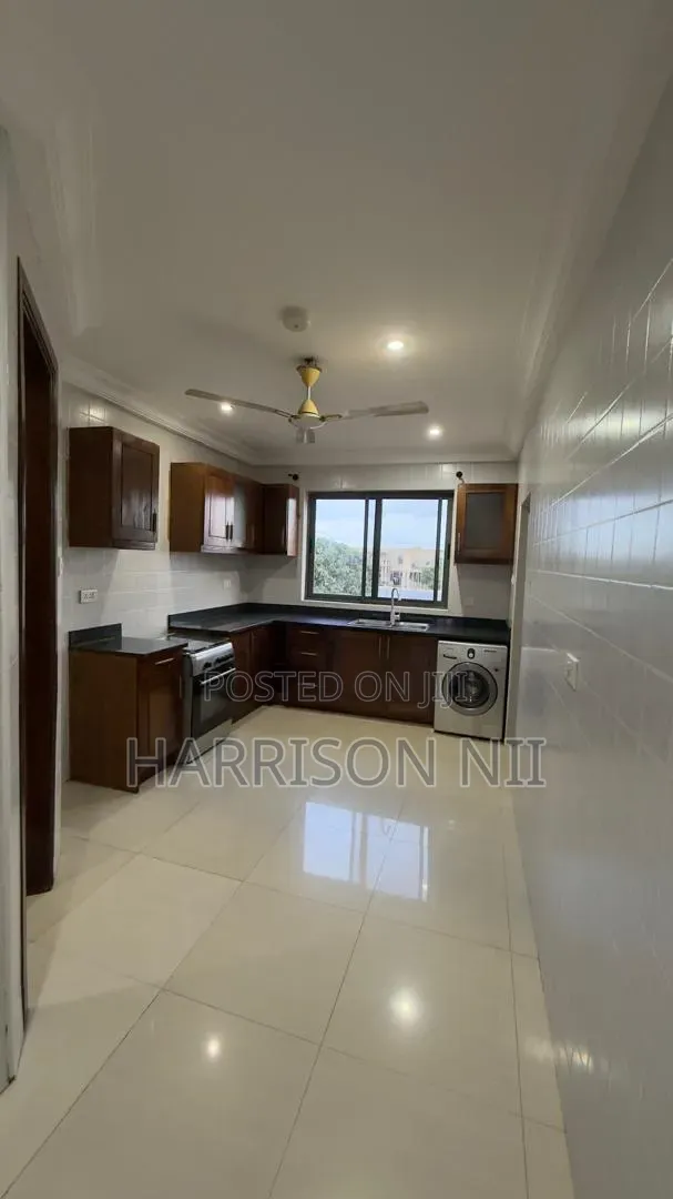 3bdrm Apartment in Adjiriganor, Otano for rent