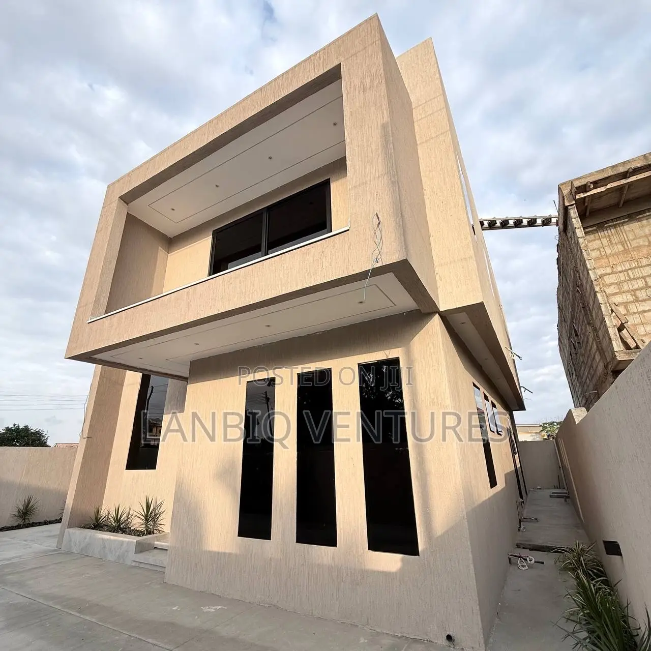 4bdrm House in Pokuase for sale