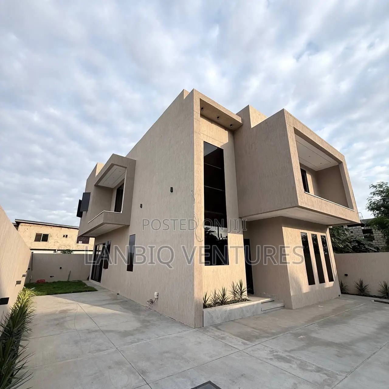 4bdrm House in Pokuase for sale