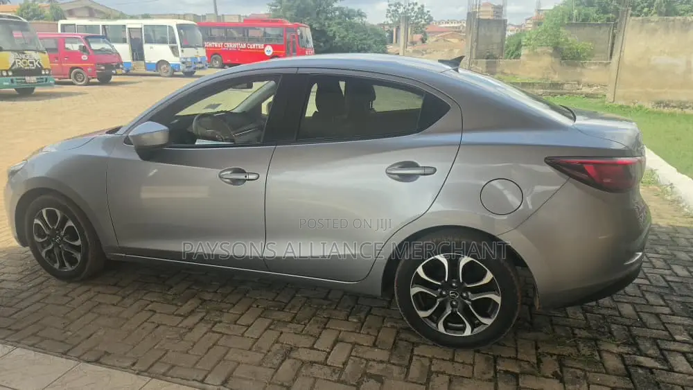 Mazda 2 2016 Gray